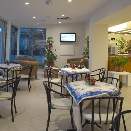 Hotel Nives Riccione Kültér fotó