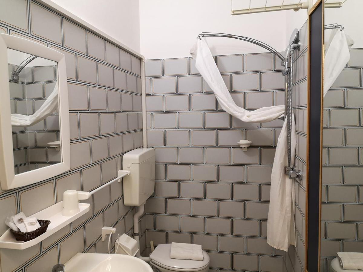 Hotel Nives Riccione Szoba fotó