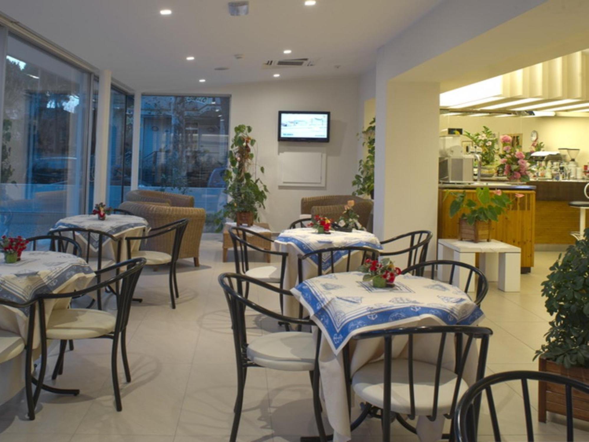 Hotel Nives Riccione Kültér fotó