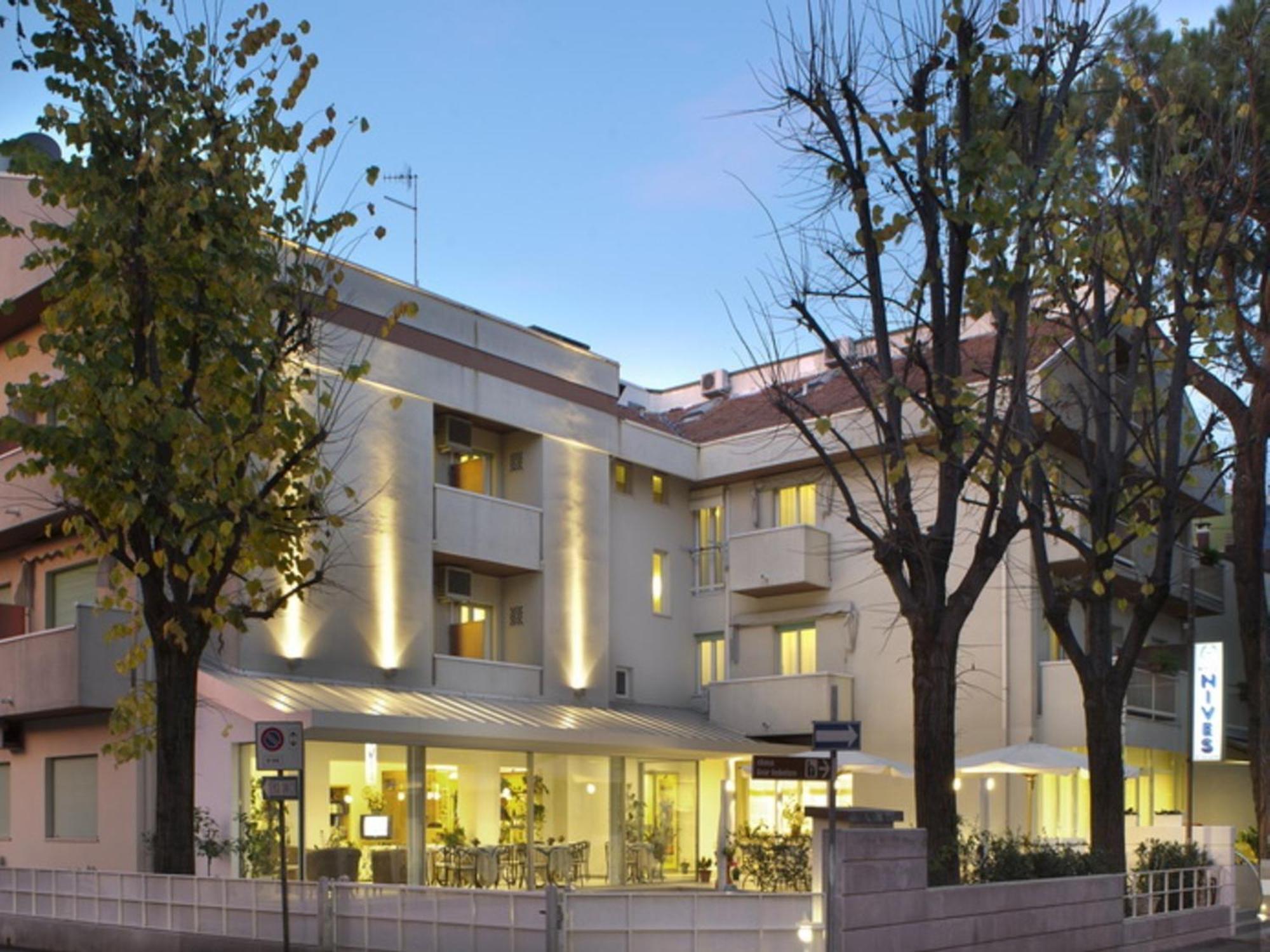 Hotel Nives Riccione Kültér fotó