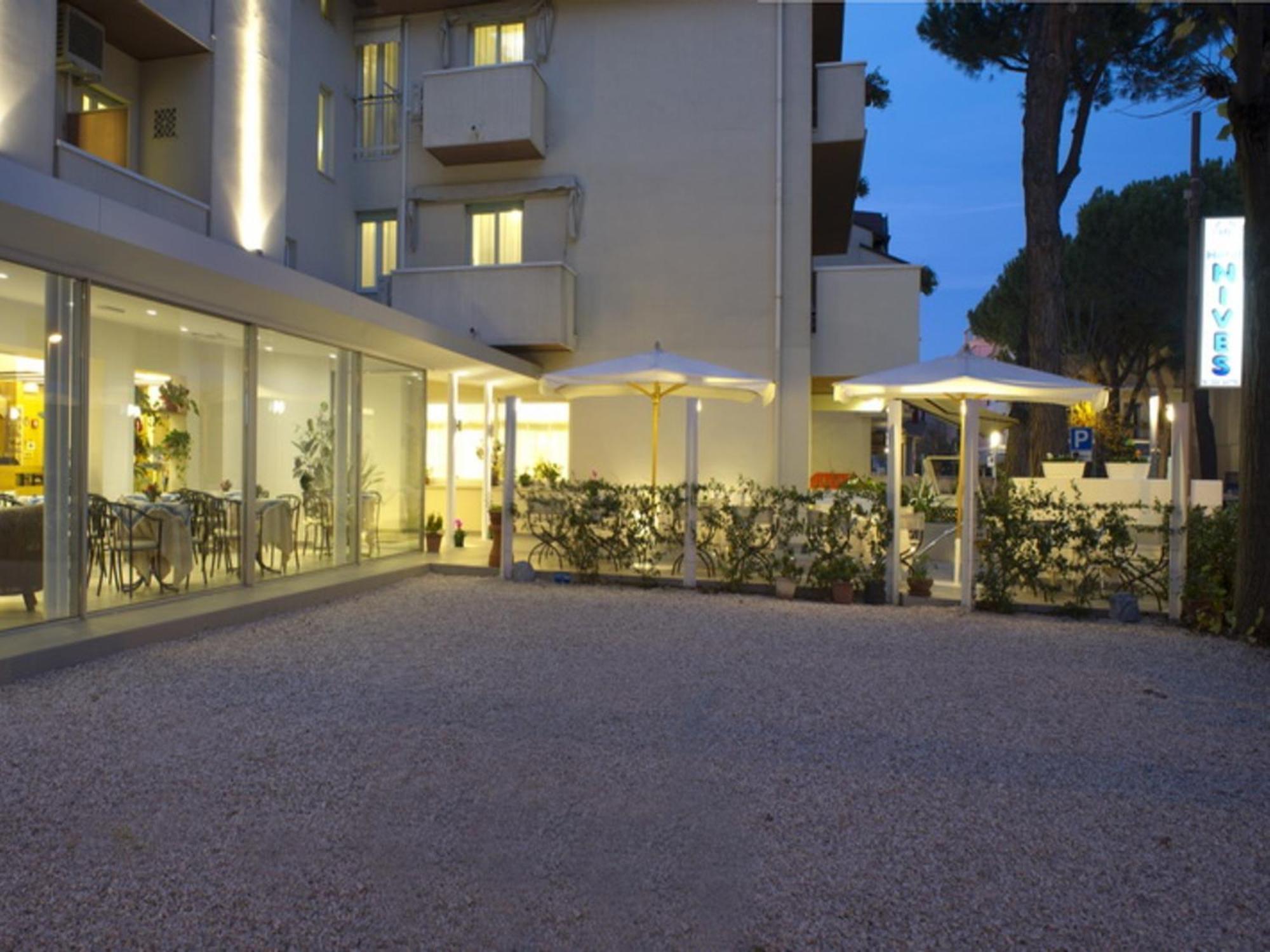 Hotel Nives Riccione Kültér fotó