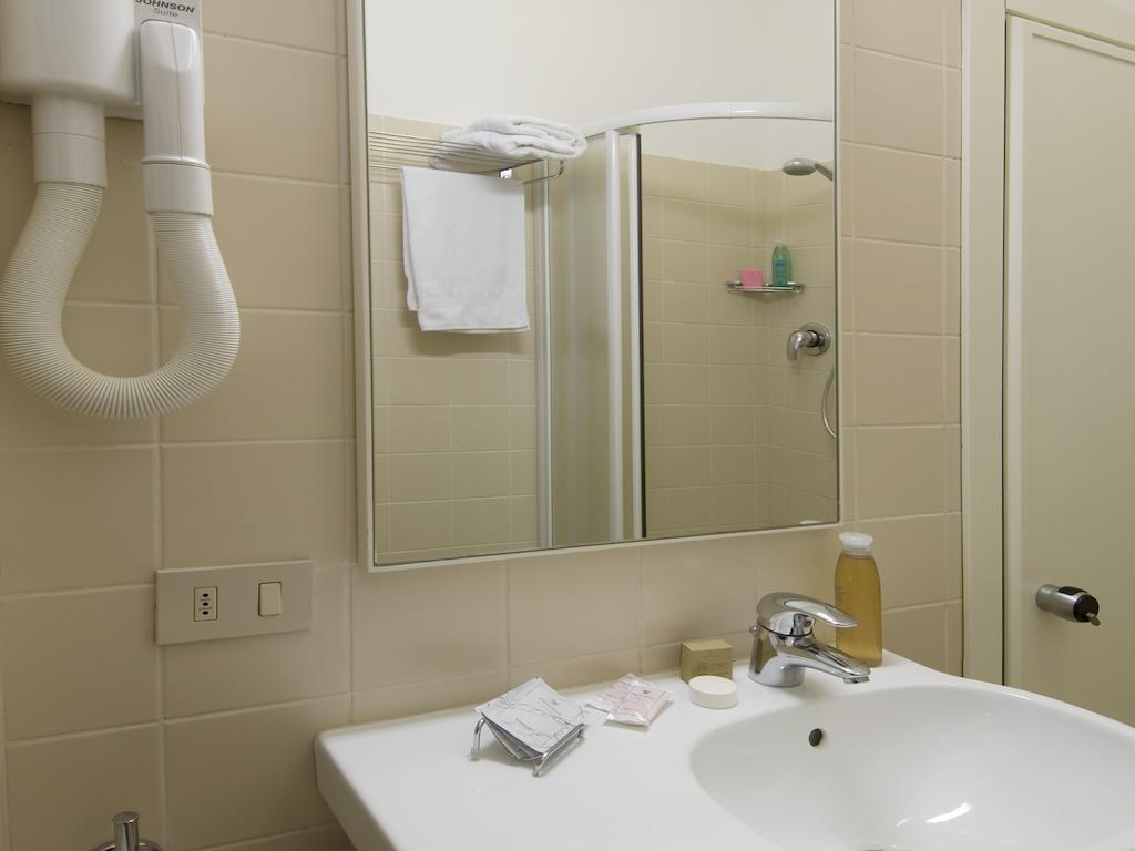 Hotel Nives Riccione Szoba fotó