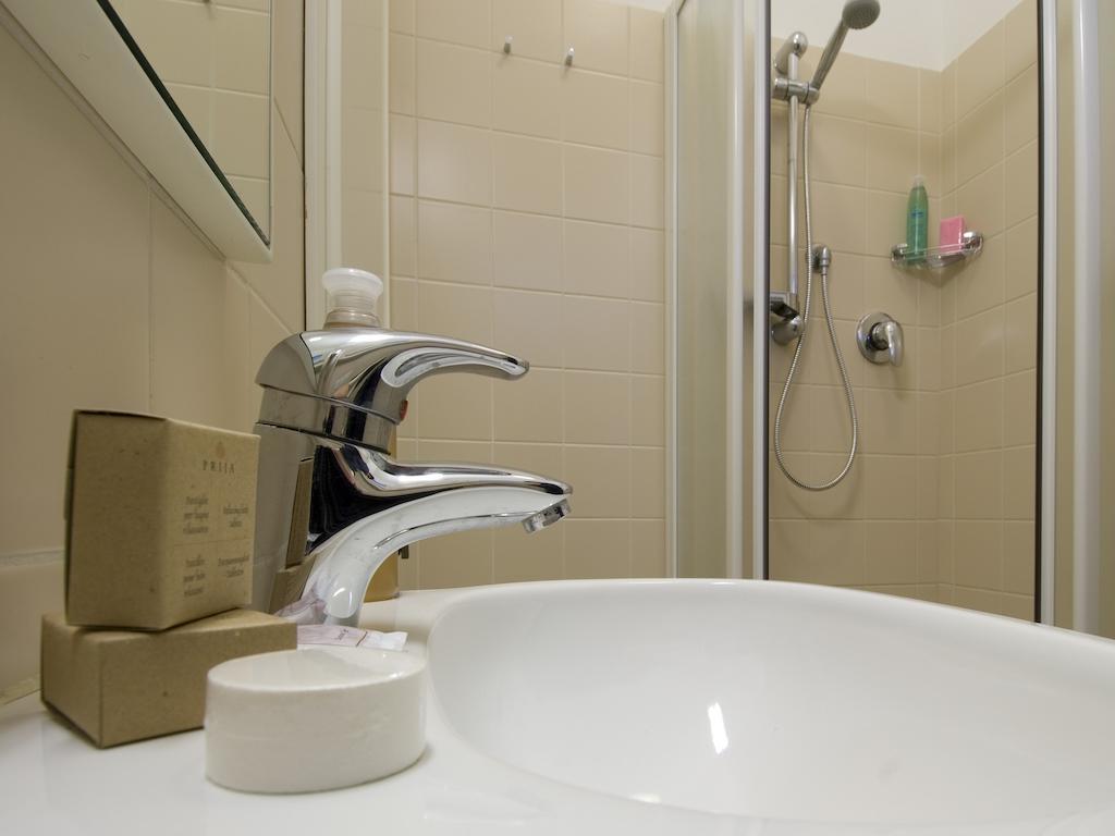 Hotel Nives Riccione Szoba fotó